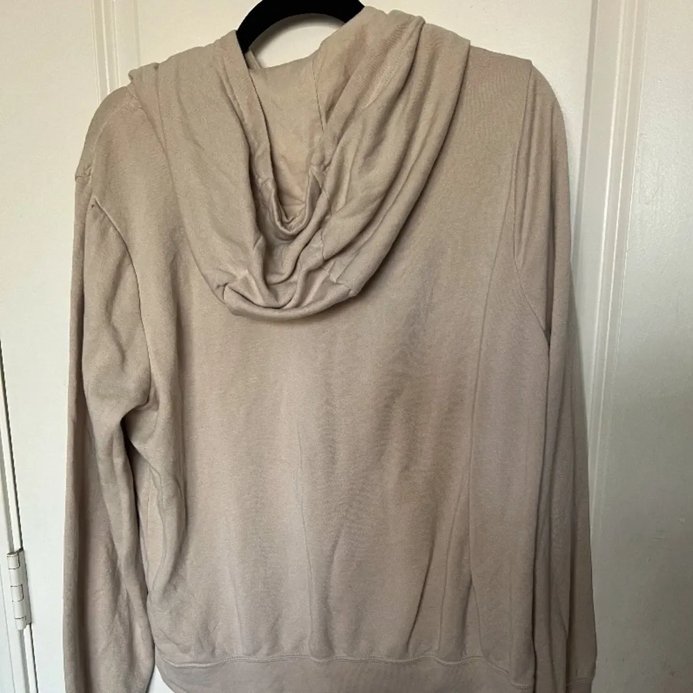 Nike Women's Tan Cropped Hoodie Sweater size medium - Image 5