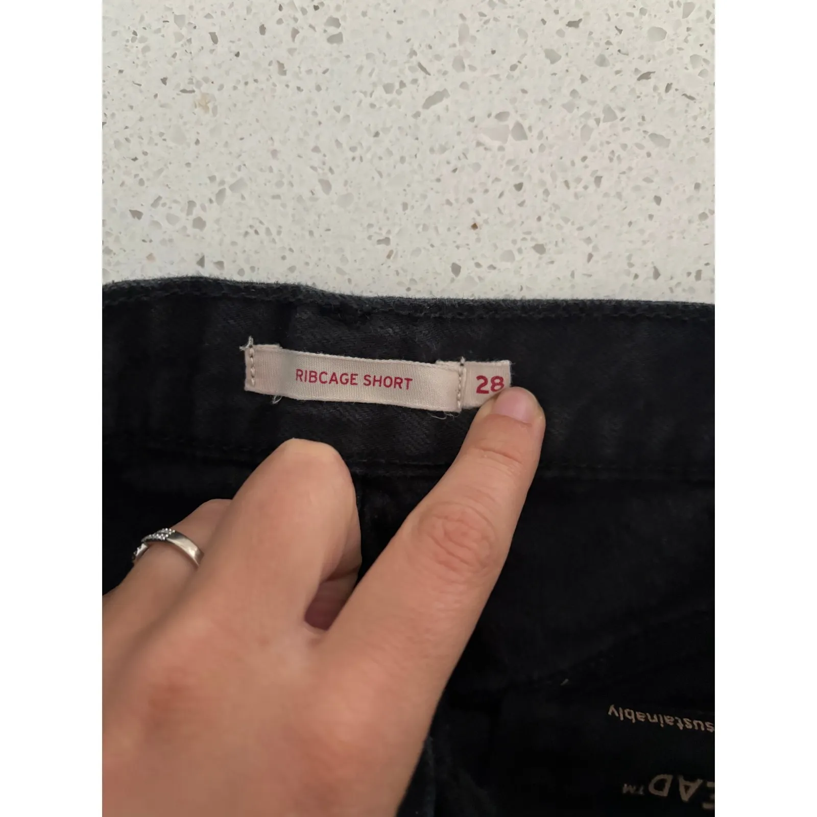 Levis Ribcage Shorts Womens‎ 28 Black Denim Edgy Classic Casual Preppy - Image 3