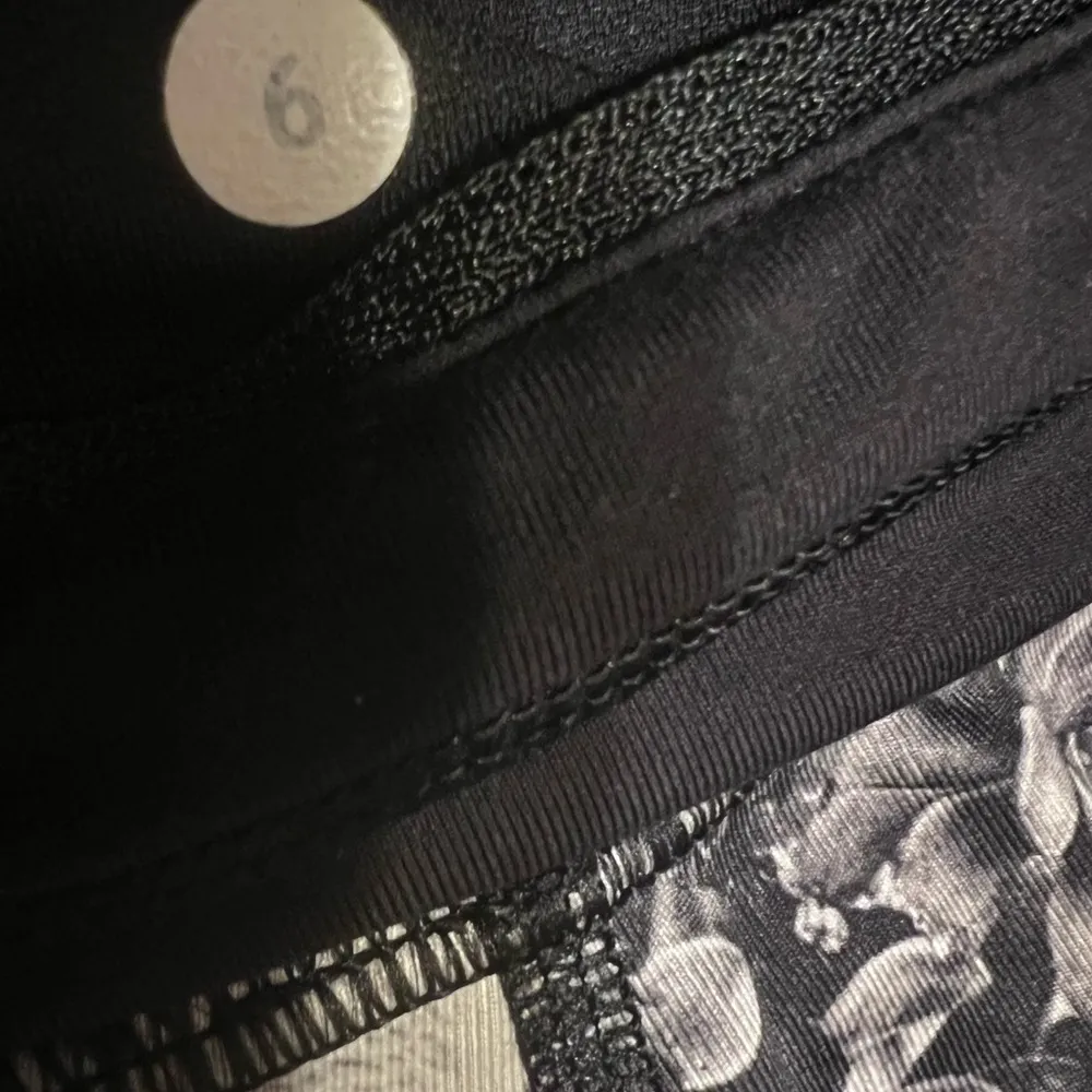 LULULEMON RUN INSPIRE CROP PANT FLOWABUNGA BLACK ANGEL WING RUNNING EUC sz 6 - Image 4