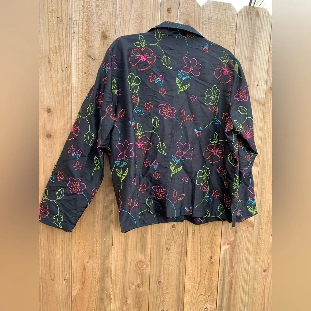 Studio Works silk black Neon floral  embroidered button top ‎ Size Large Button - Image 6