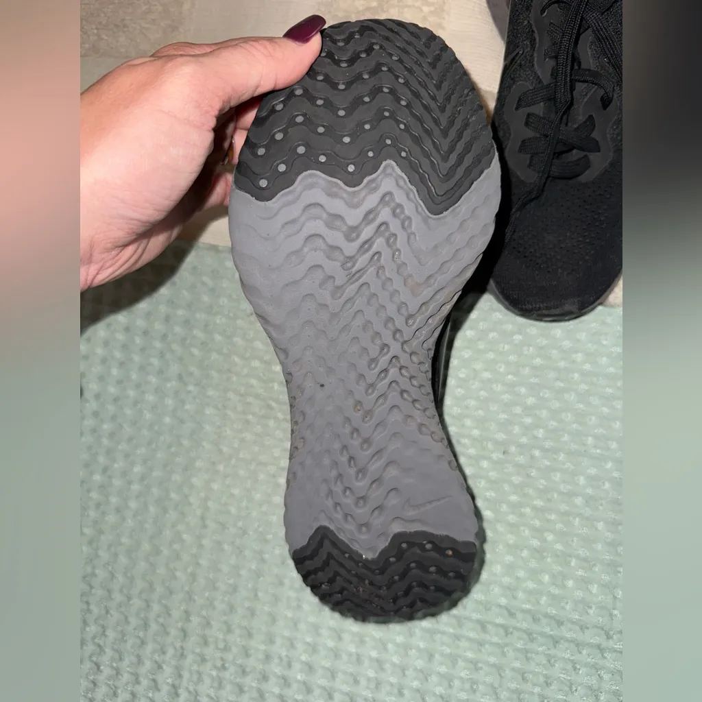 Nike Women Epic React Size 8.5 - Image 4