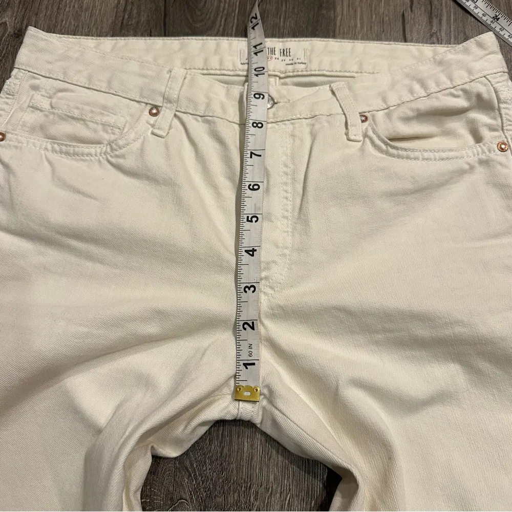 New NWOT We The Free People Mid Rise Jeans Ivory Sz 27 Raw Hem Edge Boho Button - Image 9