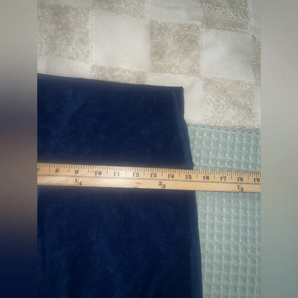 Lululemon  Wunder Under Biker shorts
Size 10 - Image 2