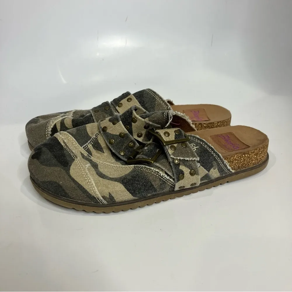 Blowfish camouflage canvas mules size 8‎ - Image 3