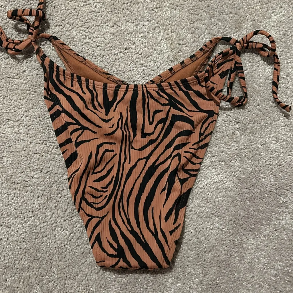 Xhilaration zebra print bikini size medium - Image 3