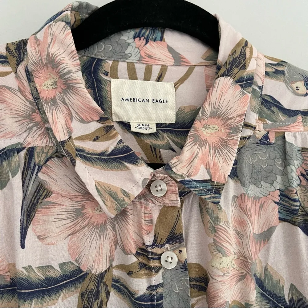 American Eagle Purple Hawaiian Floral Button Down Shirt - Image 5