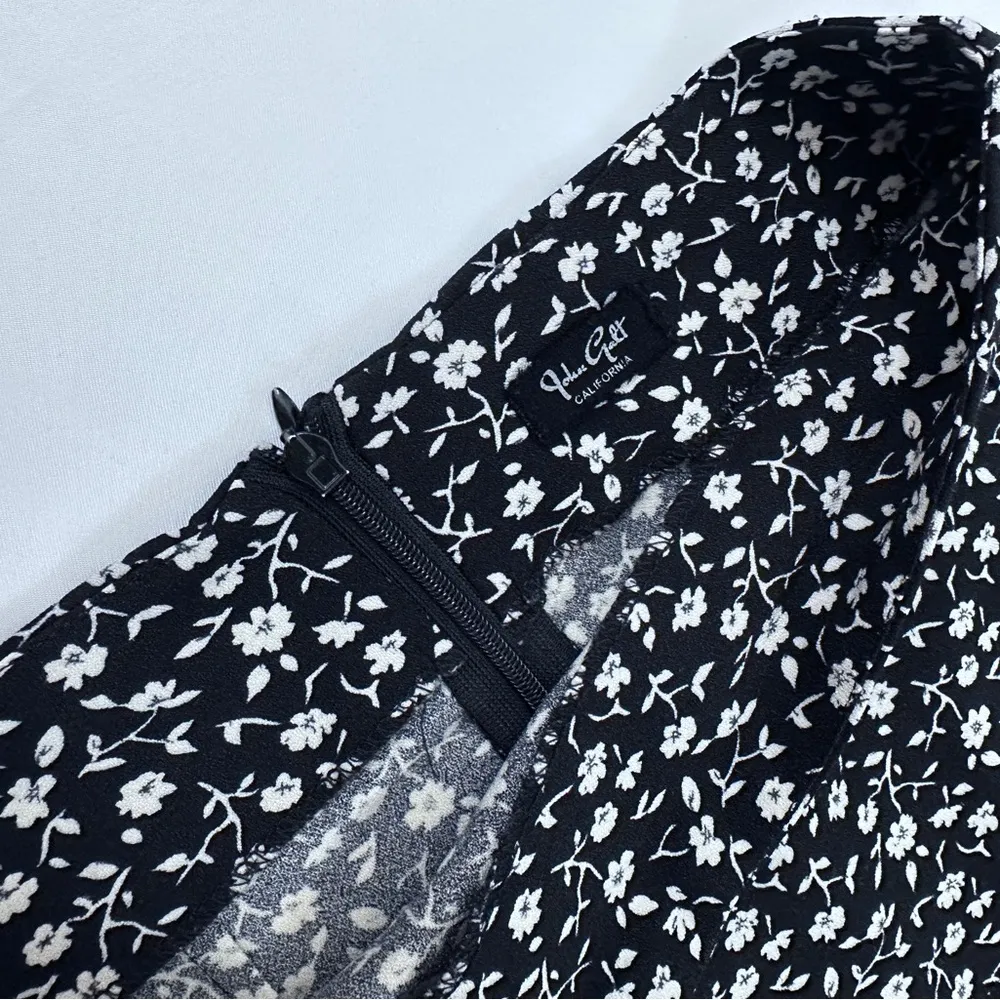 Brandy Melville/John Galt Cara Floral Mini Skirt - Navy - Image 4