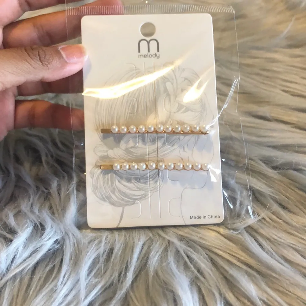 Pearl Hair Clip Set - Image 2