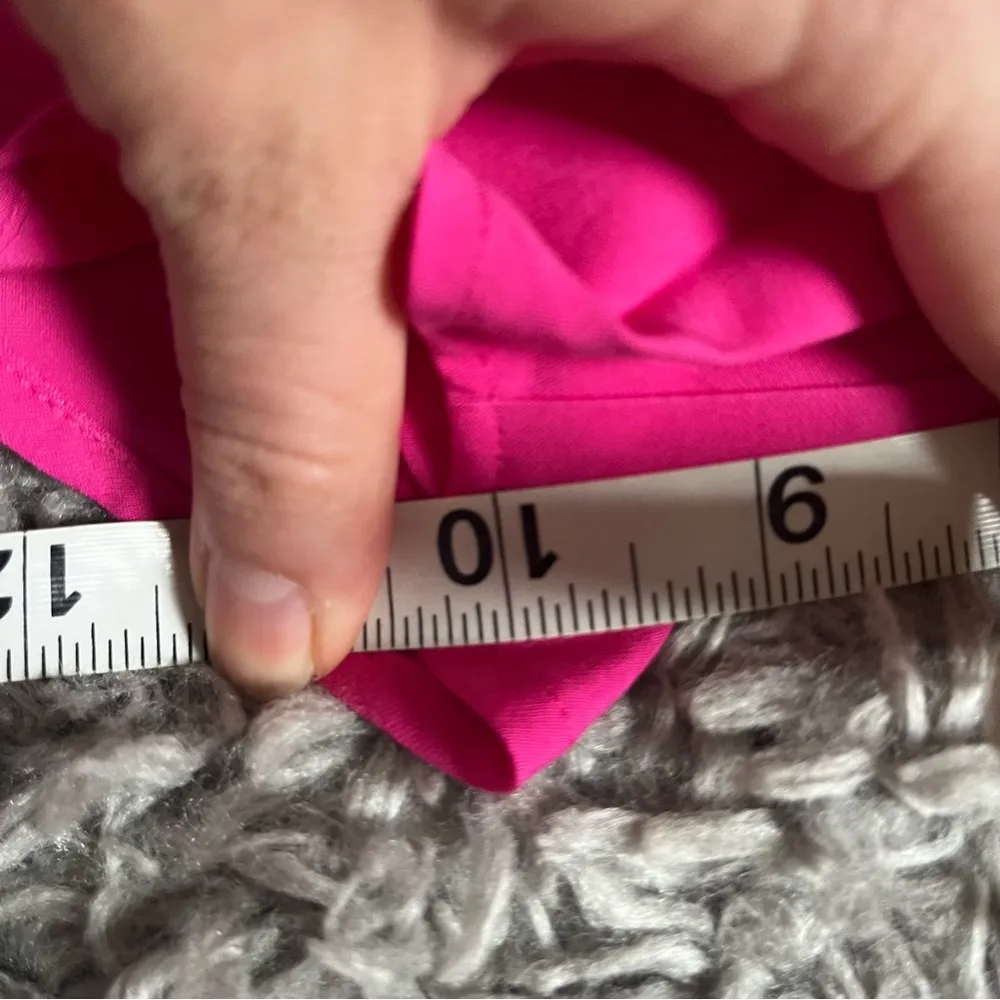 GOOD AMERICAN
Good Touch Cutaway Woven Tank In Hawiian Pink size 0 - Image 7