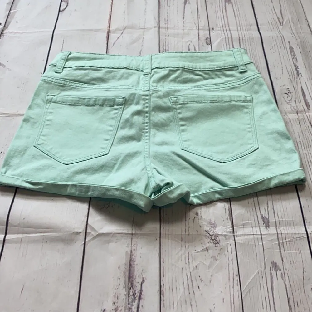 So shorts  - Image 4