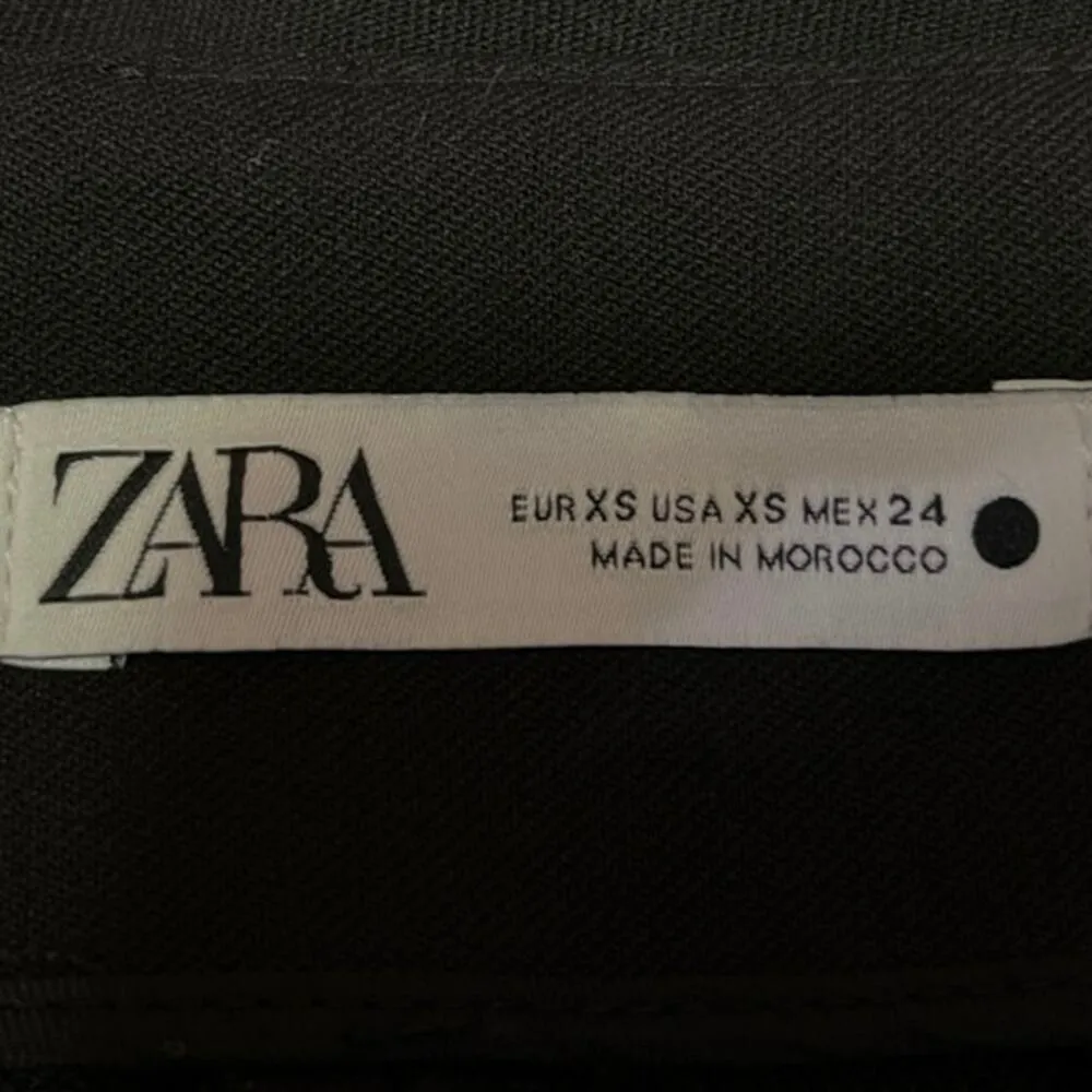 Zara Women's Black High Waisted Slim Fit Zipper A Line Casual Mini Skirt Size XS - Image 4