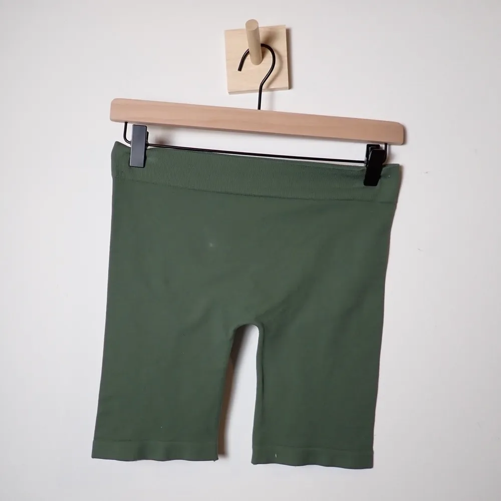 Free People Intimately Seamless Bike Shorts 2 Pair Black and Green Sz M/L Women - Image 2