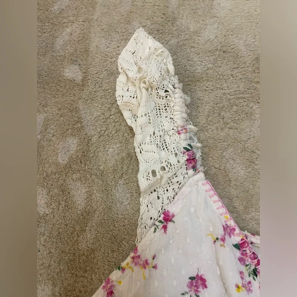 Love Shack Fancy white pink floral lace crochet sleeve crop tank women’s size L - Image 4