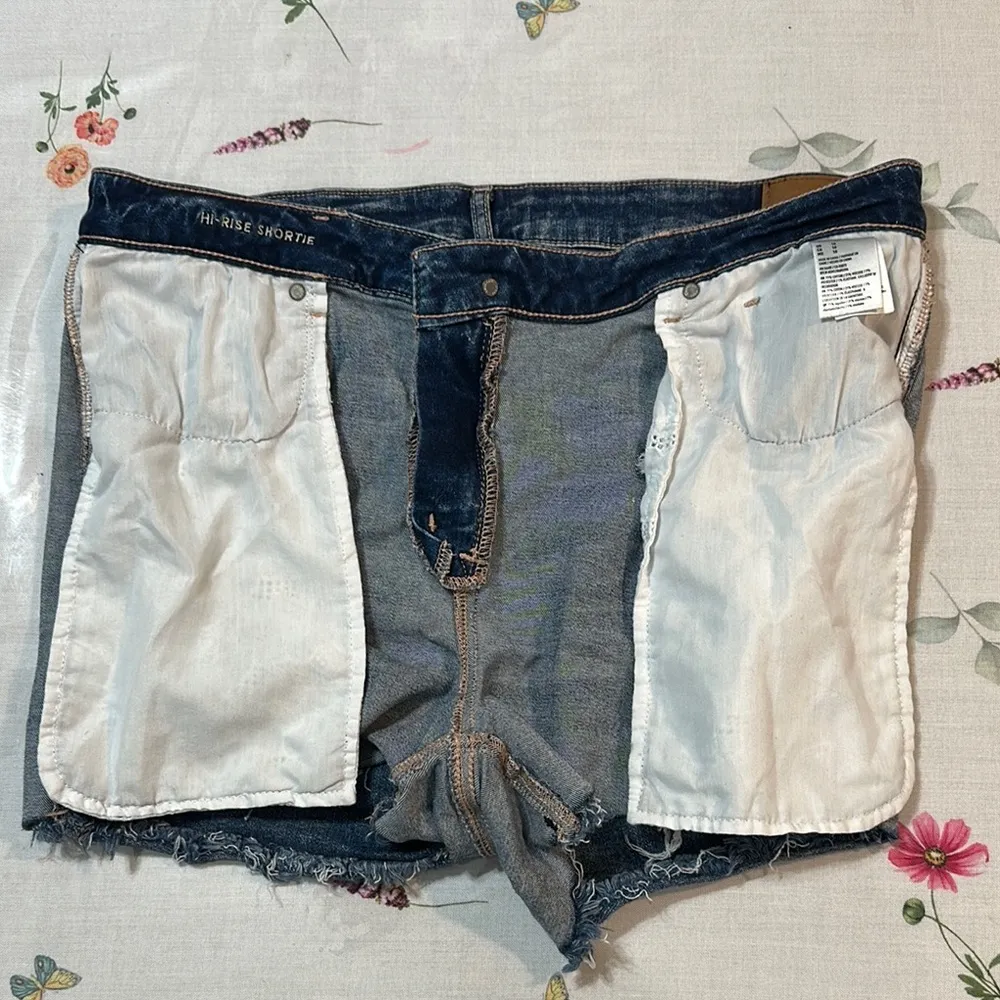 American Eagle hi-rise shortie Blue Jean Shorts High-Waisted Frayed size 16 - Image 4