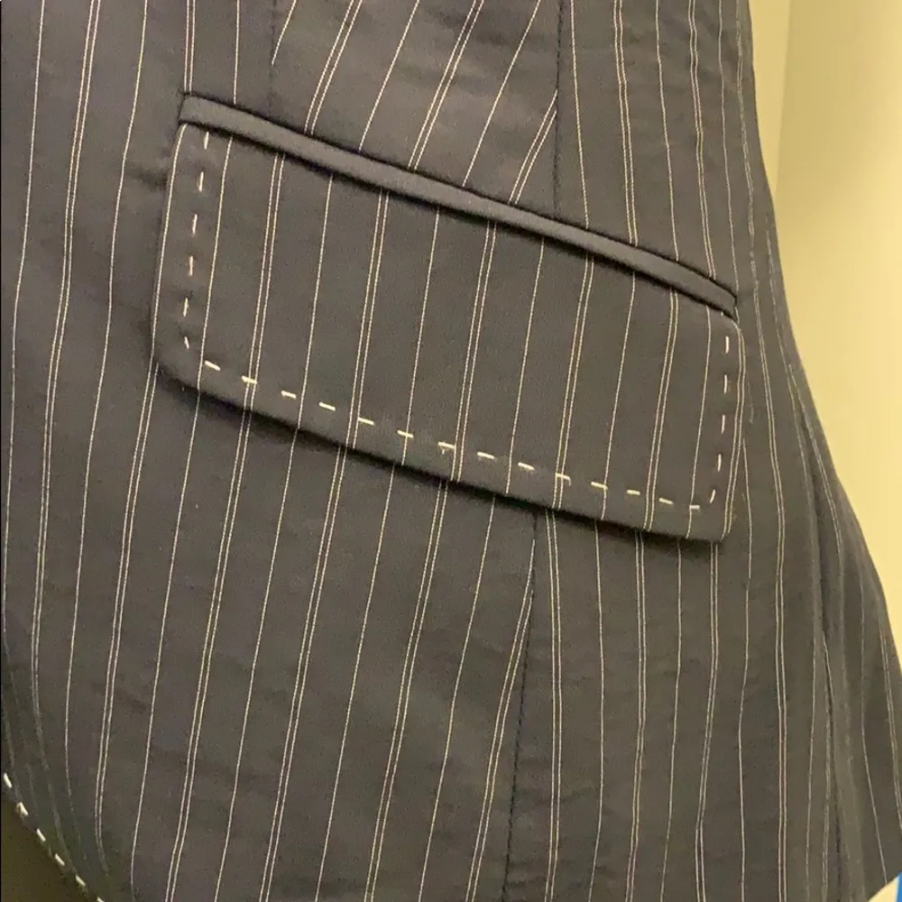 Tommy Hilfiger navy pinstriped blazer. EUC. - Image 6