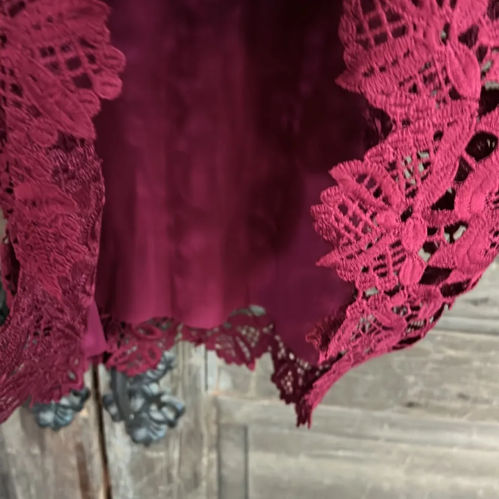 Romeo & Juliet Couture wine-colored‎ lace cutout dress Size Medium Crochet - Image 4