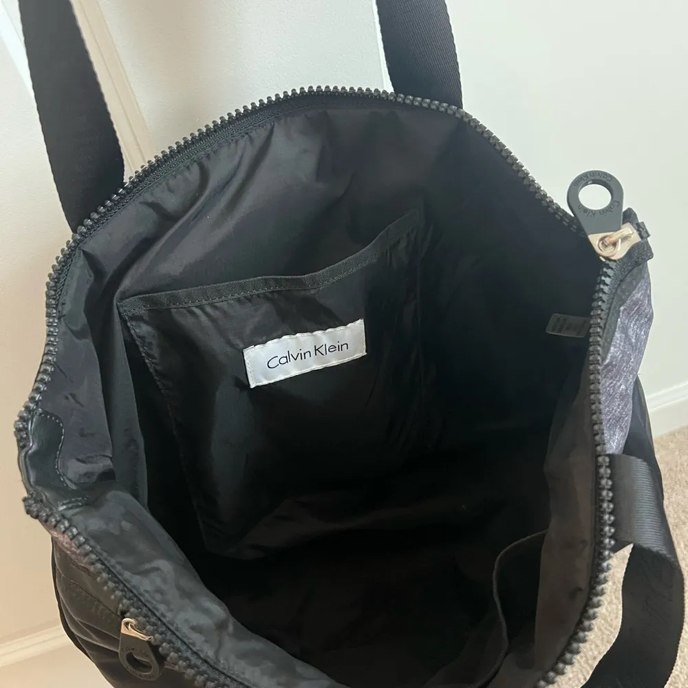 Calvin Klein Black and Gray Tote Bag with Durable Design - Image 4