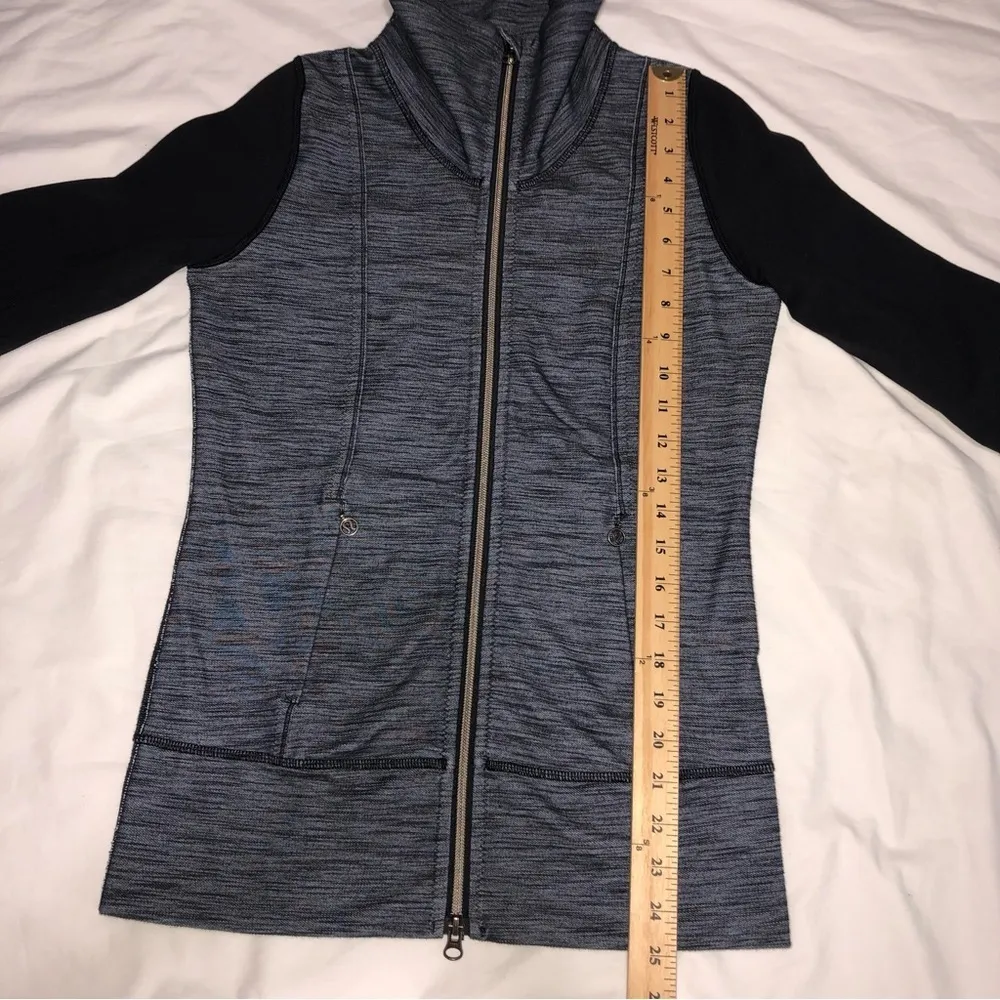Lululemon Daily Yoga Jacket Size 4 Denim Polar Haze Black Style W4A54S Pockets - Image 6