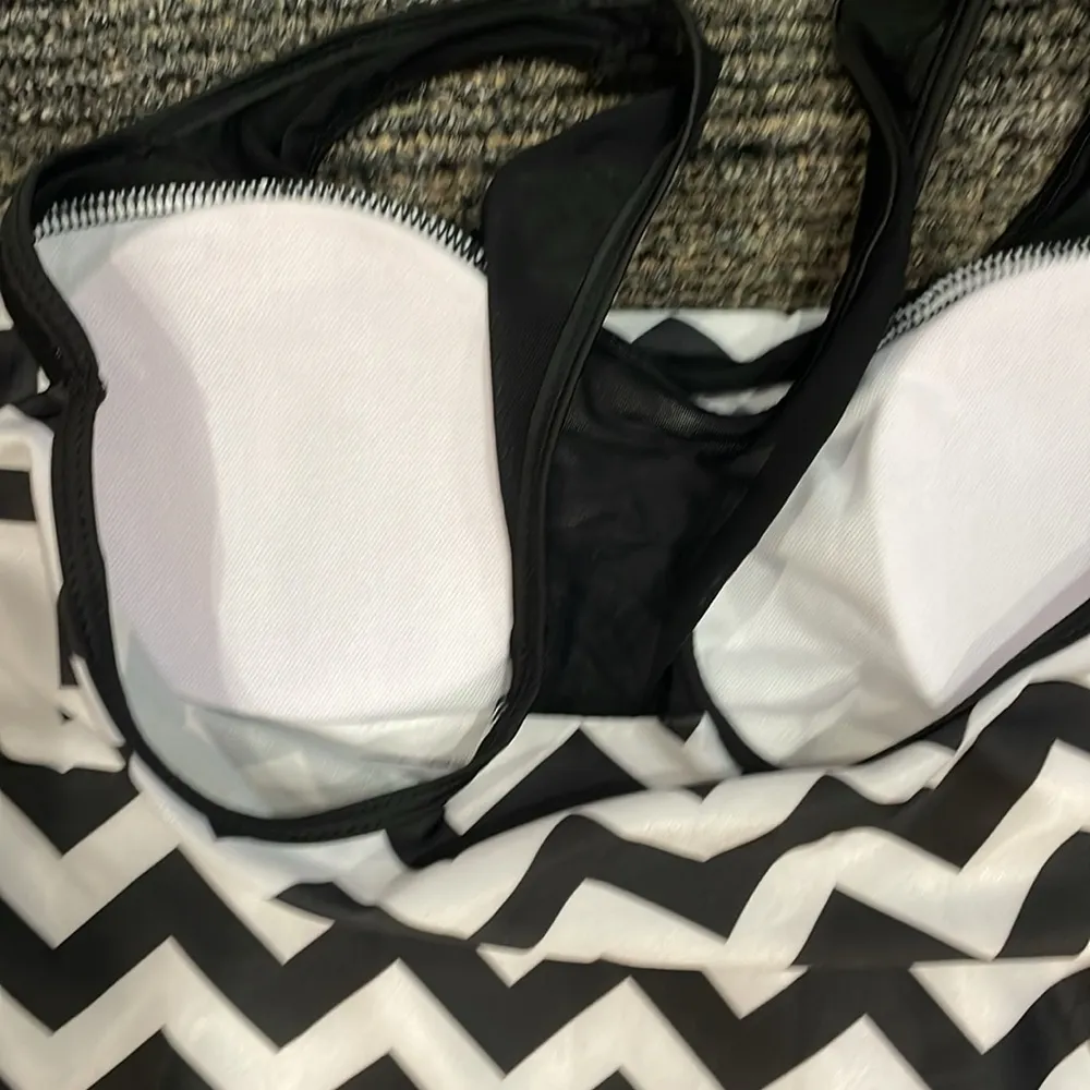 Large 2 piece Black and white swimsuit - Image 4