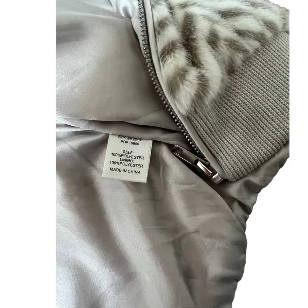 SKIES are blue ultra soft chevron faux fur zippered bomber jacket Size Large NWT - Image 9