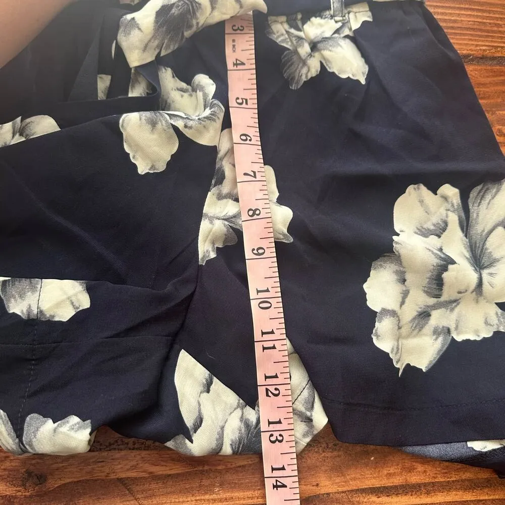 NEW IJOAH Women's Kadie Floral Shorts Navy White Size Medium Vacation Tropical Blue - Image 8