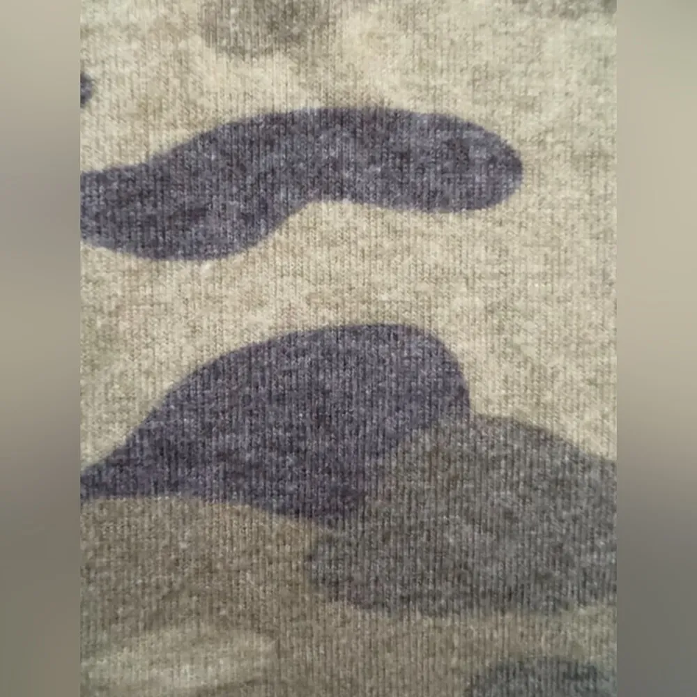 Time and Tru | Ladies Camouflage pullover shirt. Size: L (12-14). - Image 7