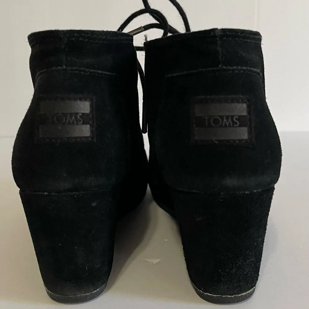 Tom’s Black Suede Wedge Lace-up Ankle Bootie. - Image 2
