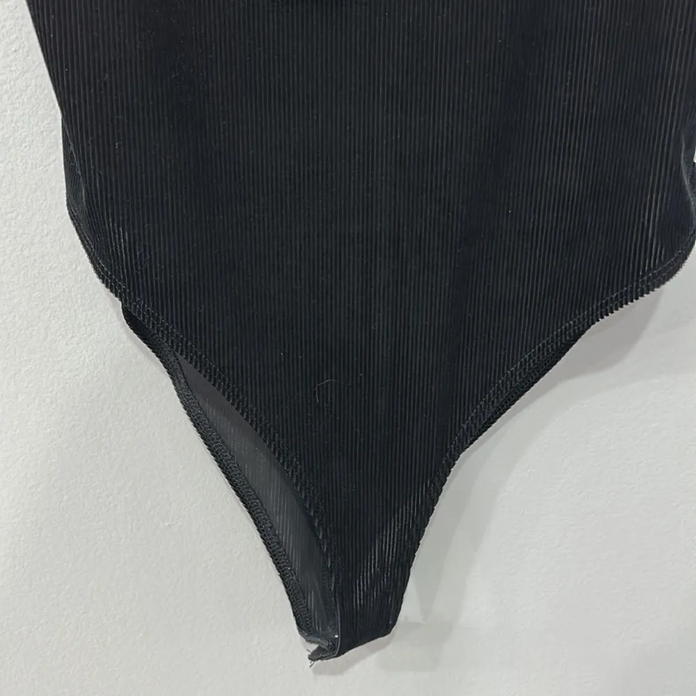 NWT Forever 21 V-Neck Spaghetti Strap Velvet Solid Black Bodysuit Sz Large - Image 8