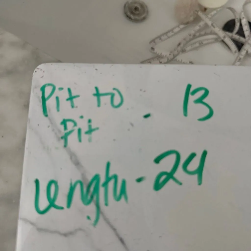 Victoria’s Secret Pink Women’s Small 86 Lips Y2K 2000s Baby Tee Short Sleeve - Image 5