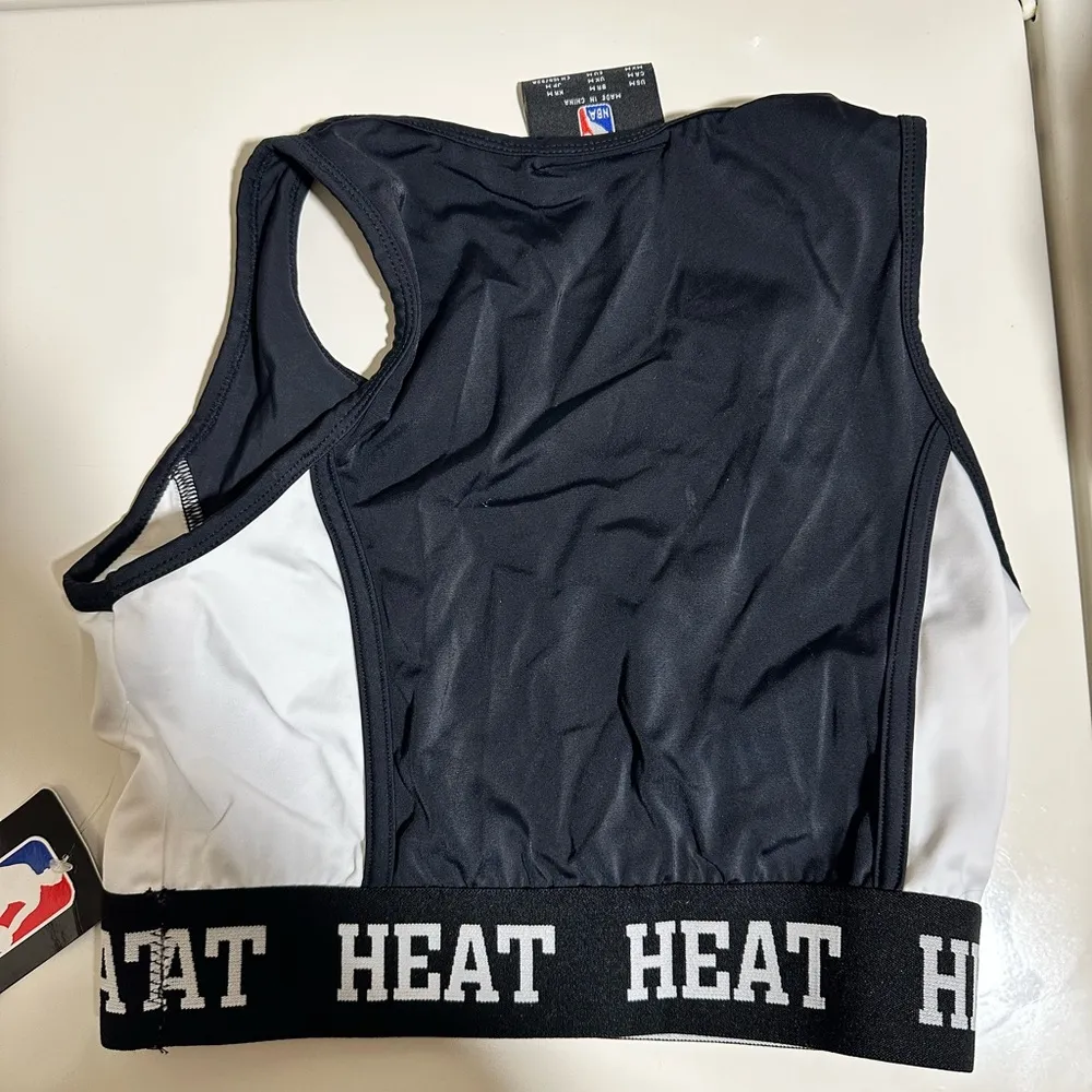 MIAMI HEAT NBA LEGGINGS AND SPORTS BRA SET SIZE MEDIUM - Image 7