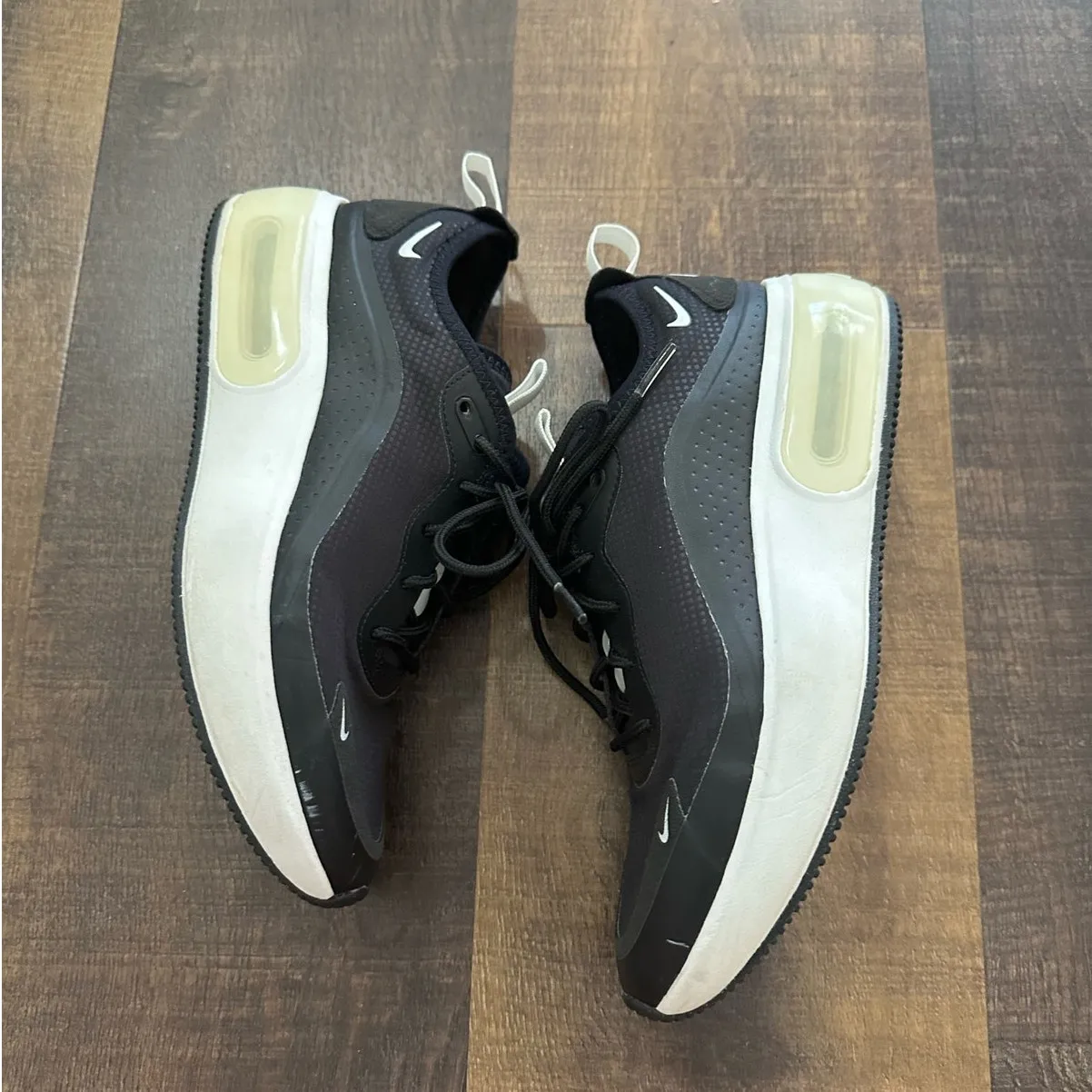 Nike Air Max Motion 2 Sneakers Black White Women’s Size 7 Running Shoes - Image 3