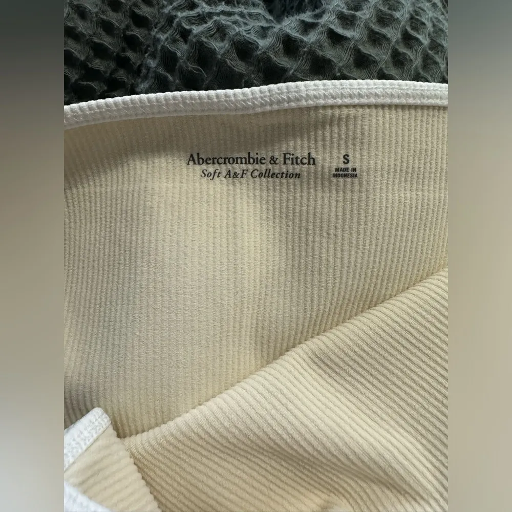 Abercrombie & Fitch • High Neck Tank Top • NWOT - Image 5