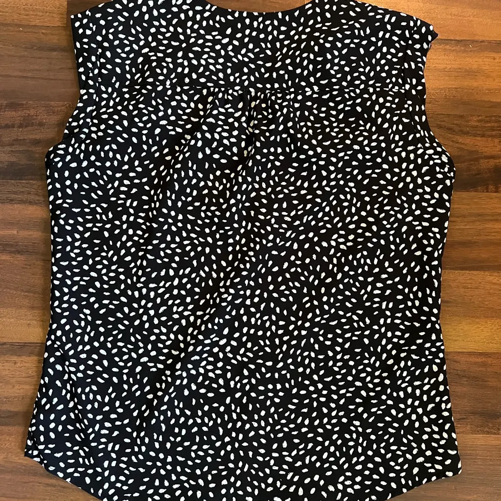 New York & Company Black and White Patterned Blouse - Image 6