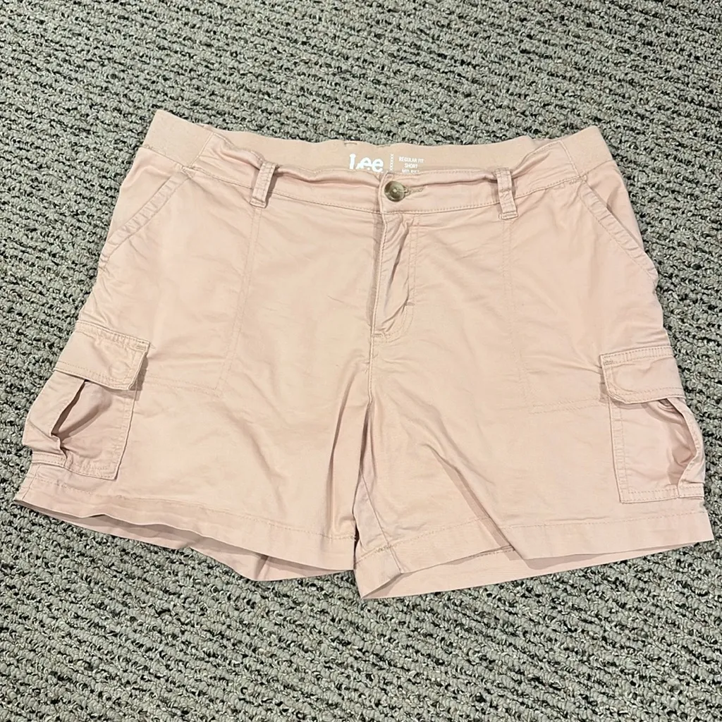 Lee Women's Light Pink Cargo Shorts - Image 2