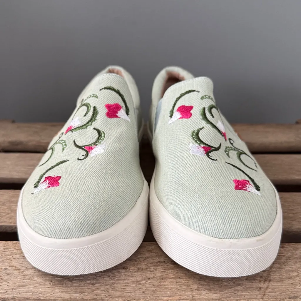 NEW Revitalign Embroidered Boardwalk slip on Sneakers Size 7 A24 Blue - Image 5