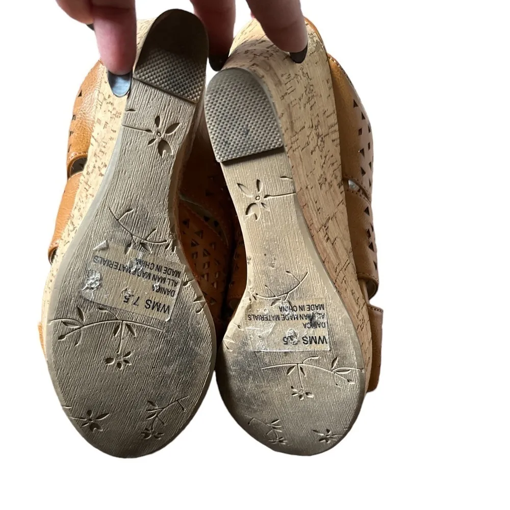 🔵 SALE 3/$25 REPORT WEDGE DANICA PLATFORM SLIPON LASER CUT TAN SANDAL SHOES Size 7.5 - Image 5