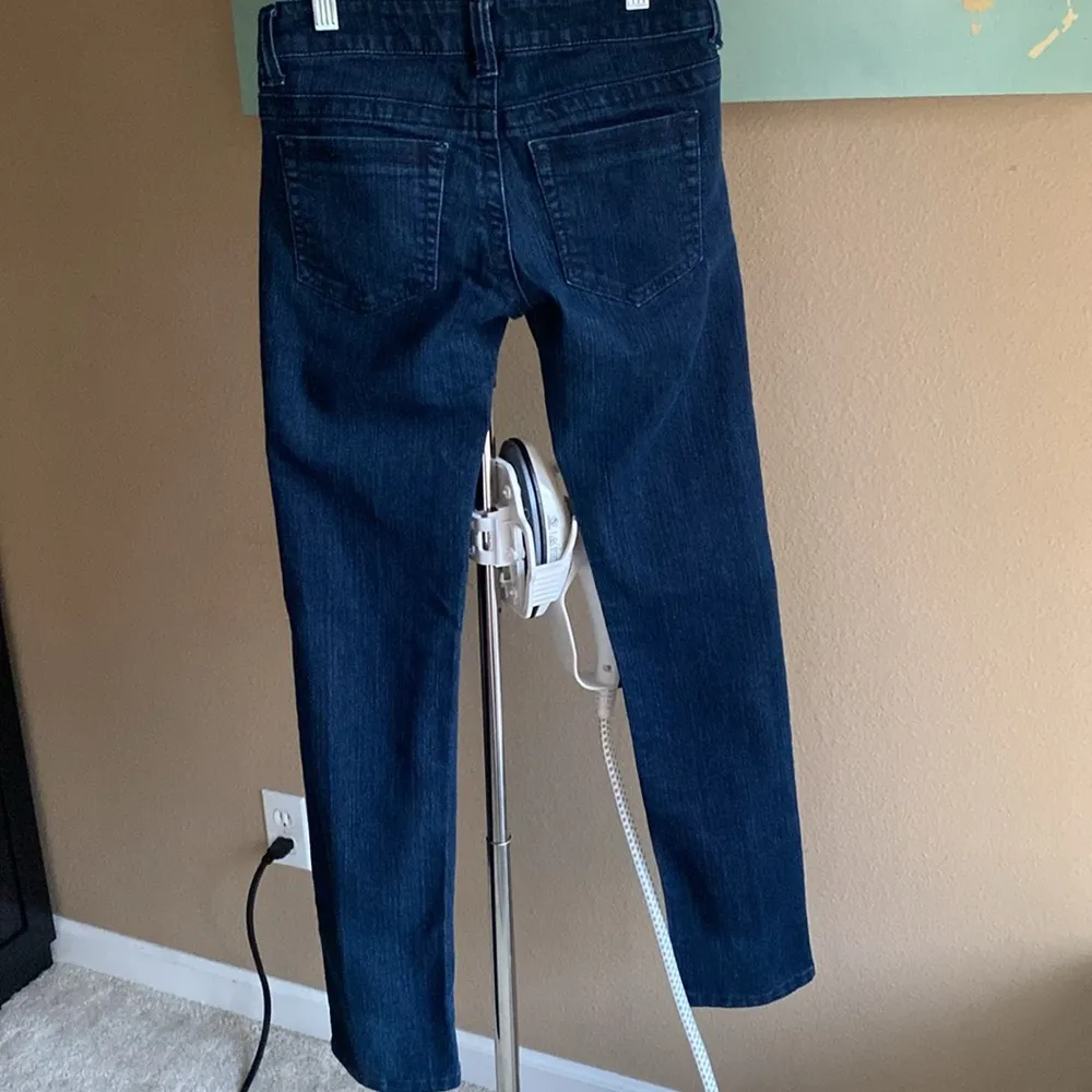 Size 24 tall low rise forever 21 dark wash denim straight leg blue jeans - Image 4