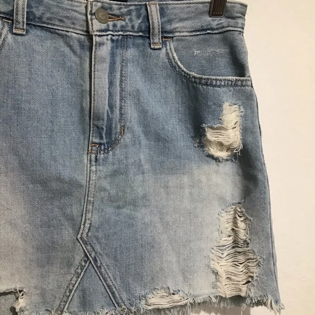Hollister high rise denim skirt 
Size 26 or 3 - Image 5