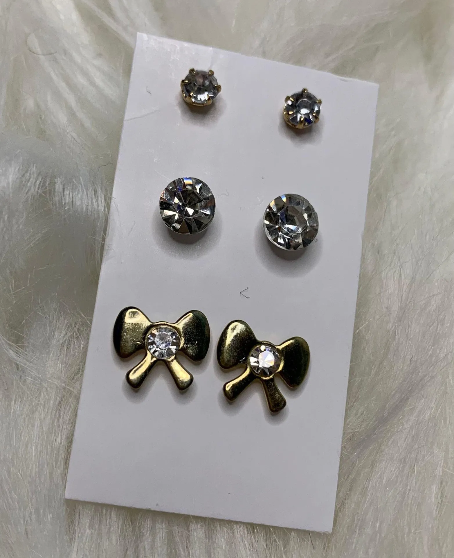 NWOT Gold Stud Faux Diamond/ Bow Earring - Image 2