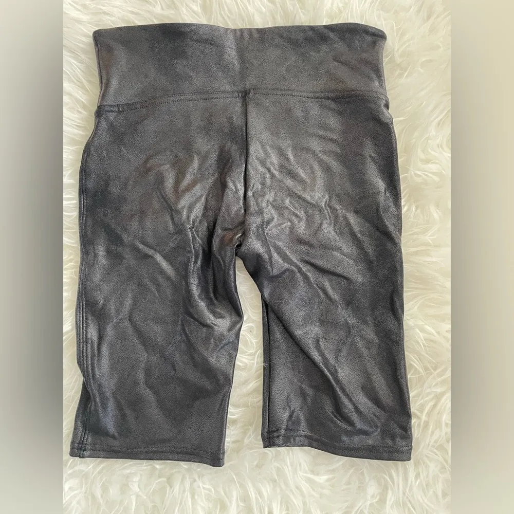Spanx faux leather black biker shorts size small - Image 2