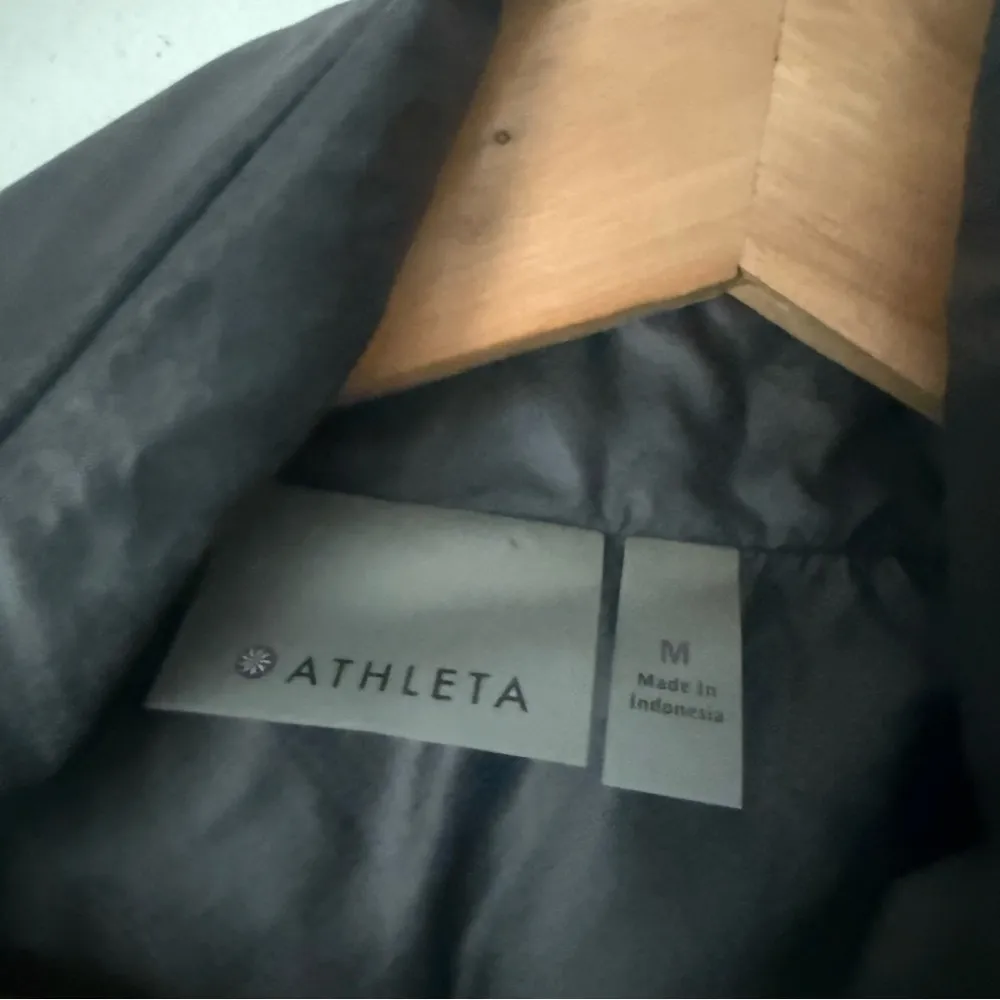 Athleta Downalicious Vest Women's Size Medium Goose Down Gray Quilted Puffer - Image 3