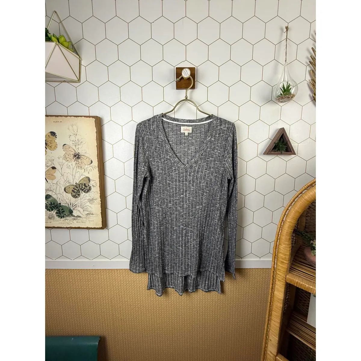 Deletta from Anthropologie Ribbed Split Hem Gray V-Neck Tunic - Size - Medium - Image 2