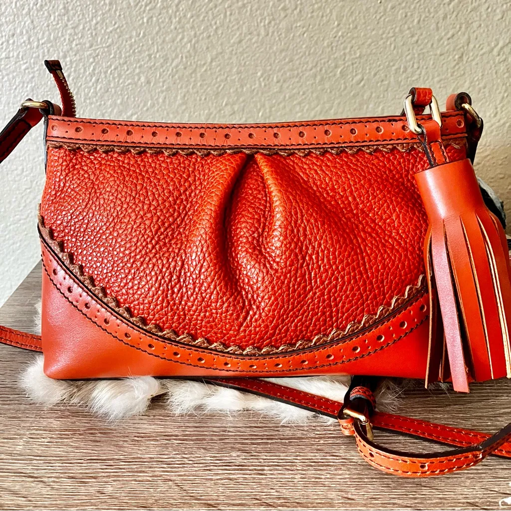 Burberry Orange Brogue leather tassel shoulder bag - Image 6