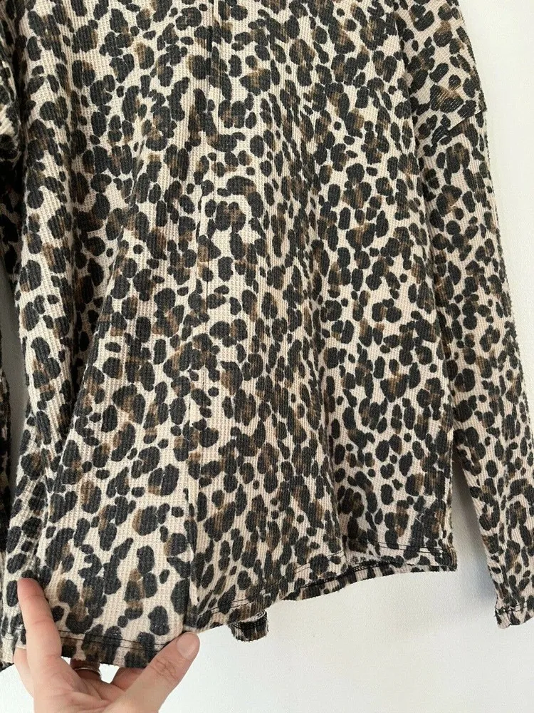 Vince Camuto Leopard Print Waffle Knit Long Sleeve Turtleneck Sweater Size XS - Image 3