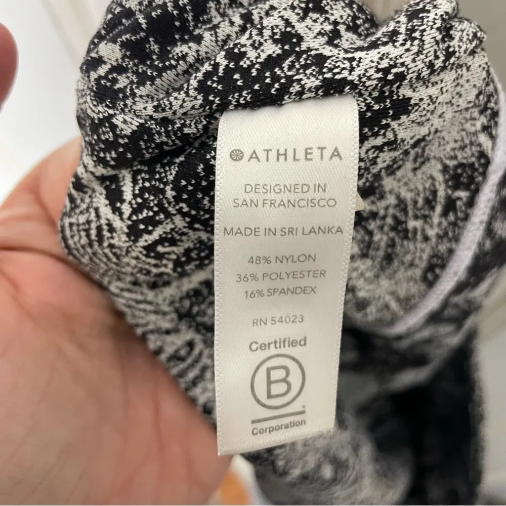 Athleta Salutation Graffiti 7/8 Tights Leggings MT 778 - Image 4