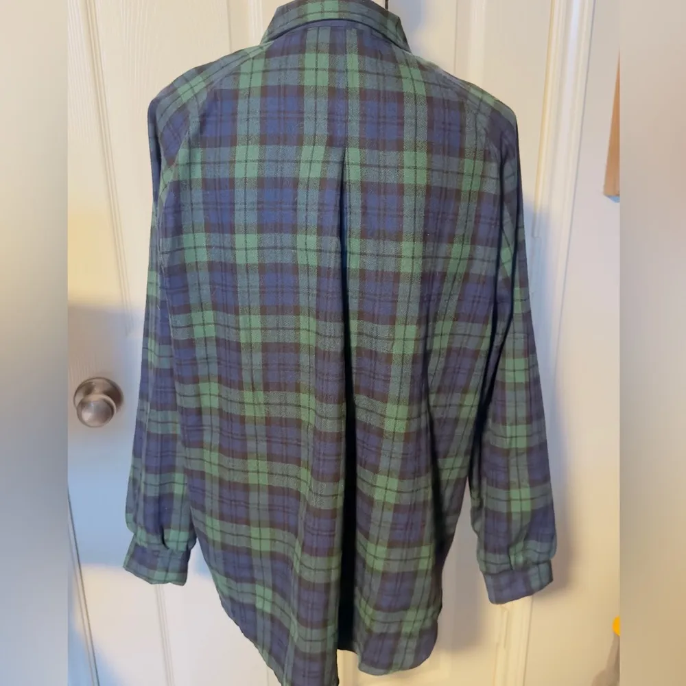 Flannel shirt size large blue green black never worn - Image 2