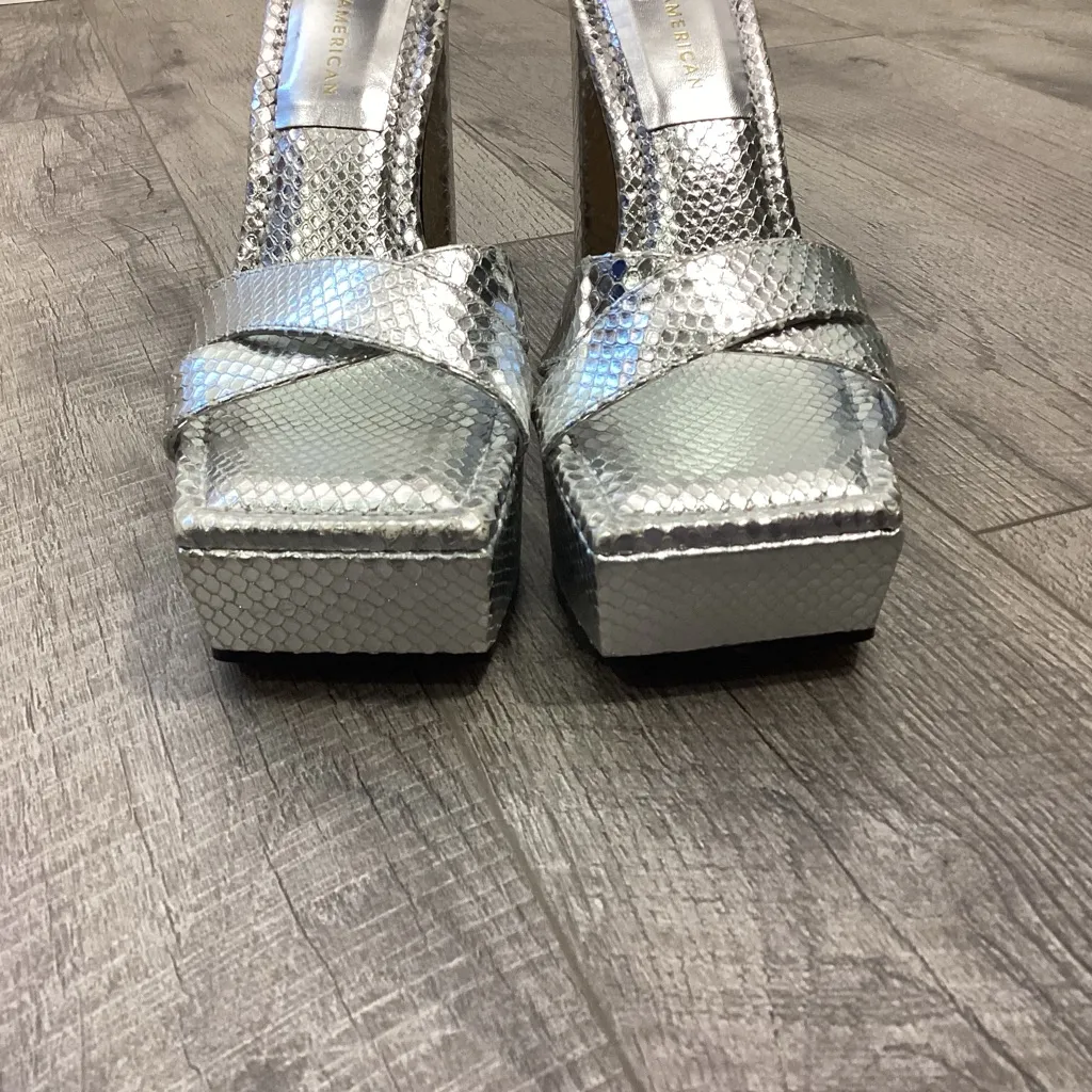 Good American Silver Snake Embossed Platform Block High Heel Size 7.5 - Image 2