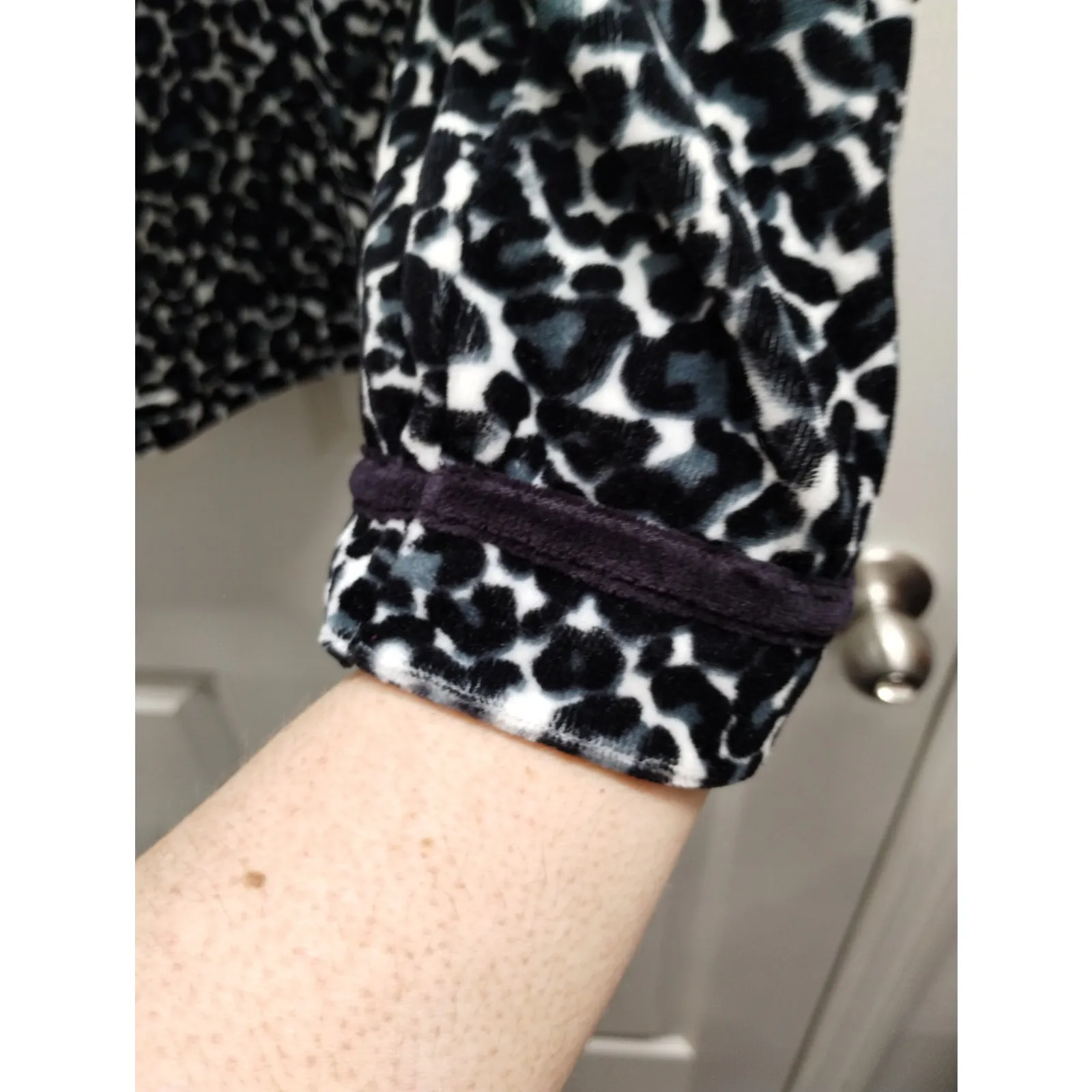 Needle & Threads Women's Size Large Black & White Snow Leopard Pullover Sweater - Image 4