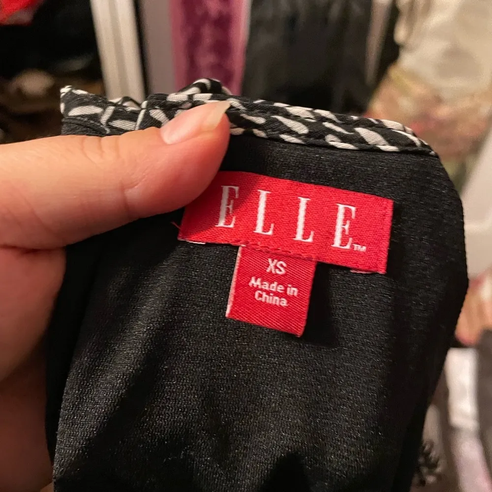 ELLE FLORAL RUFFLE CAREER TOP - Image 3