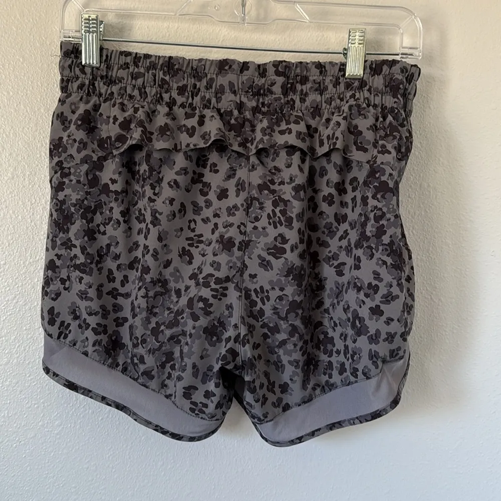 Athleta Printed Mesh Racer Run Short 4" Inseam Libra Gray Animal Print Small - Image 8